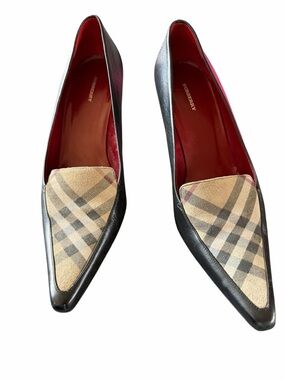 Burberry Black Leather Pointed Flats with Beige Nova Check - Size 8.5 / 39